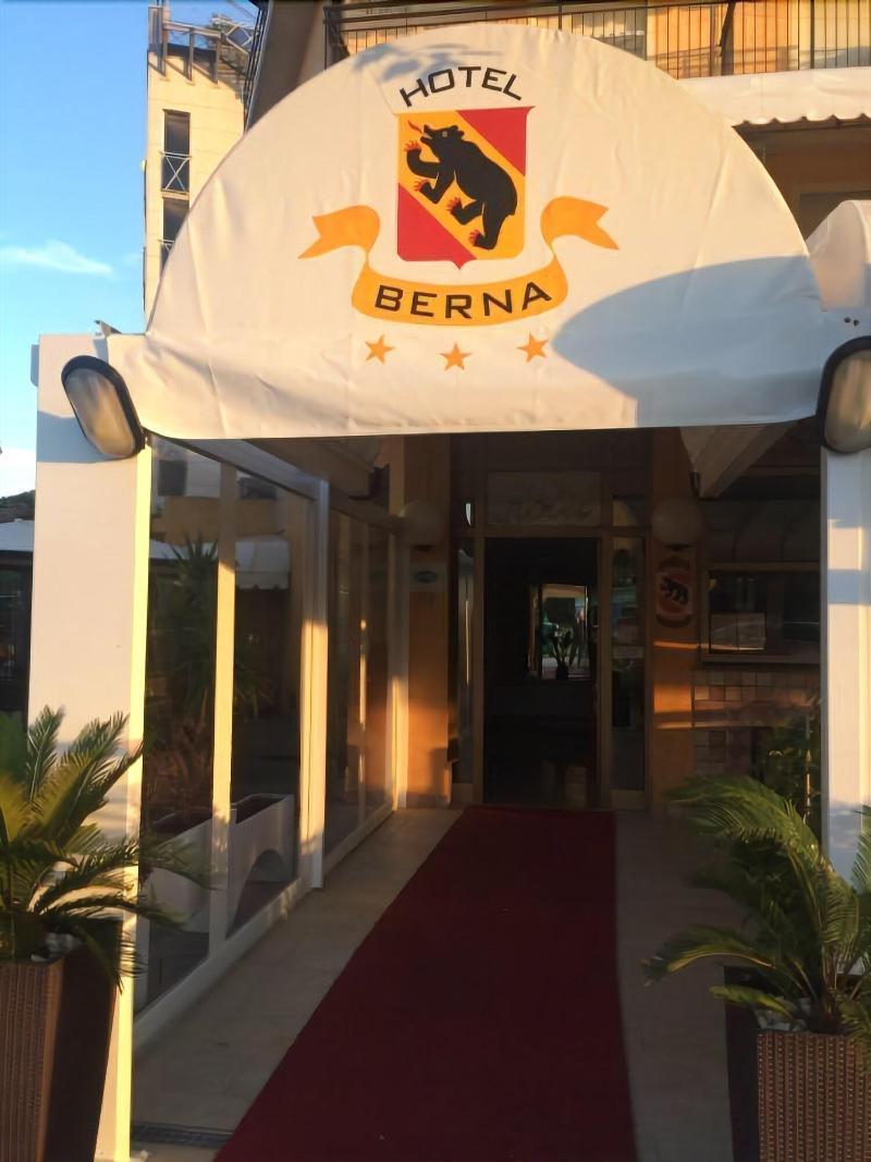 Hotel Berna Eraclea Mare Buitenkant foto